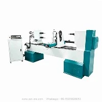 ¿Cómo se cambia la herramienta en un torno para madera?